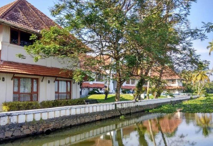 LEMONTREE VEMBANAND ALLEPPEY